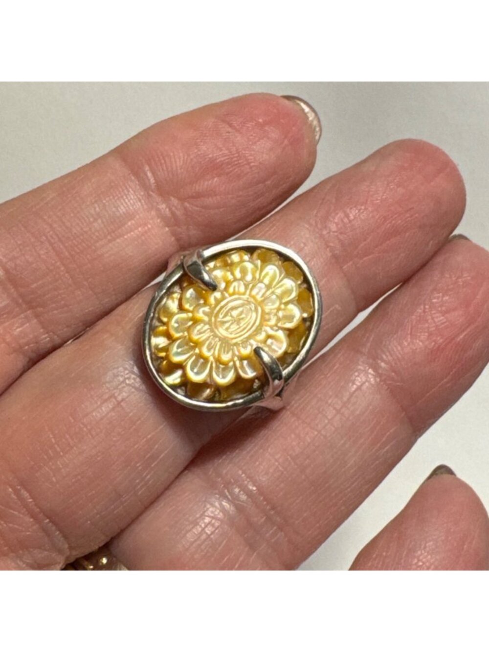 Sterling Silver 925 Carved Mother of Pearl Rhodium Flower Ring Size 7.75 - Picture 7 of 15